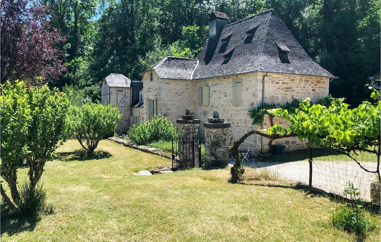 Holiday home Lovely Home In Sarrazac With Kitchen Cressensac-Sarrazac